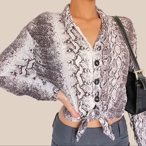 🐍 Snakeskin chiffon blouse 🐍